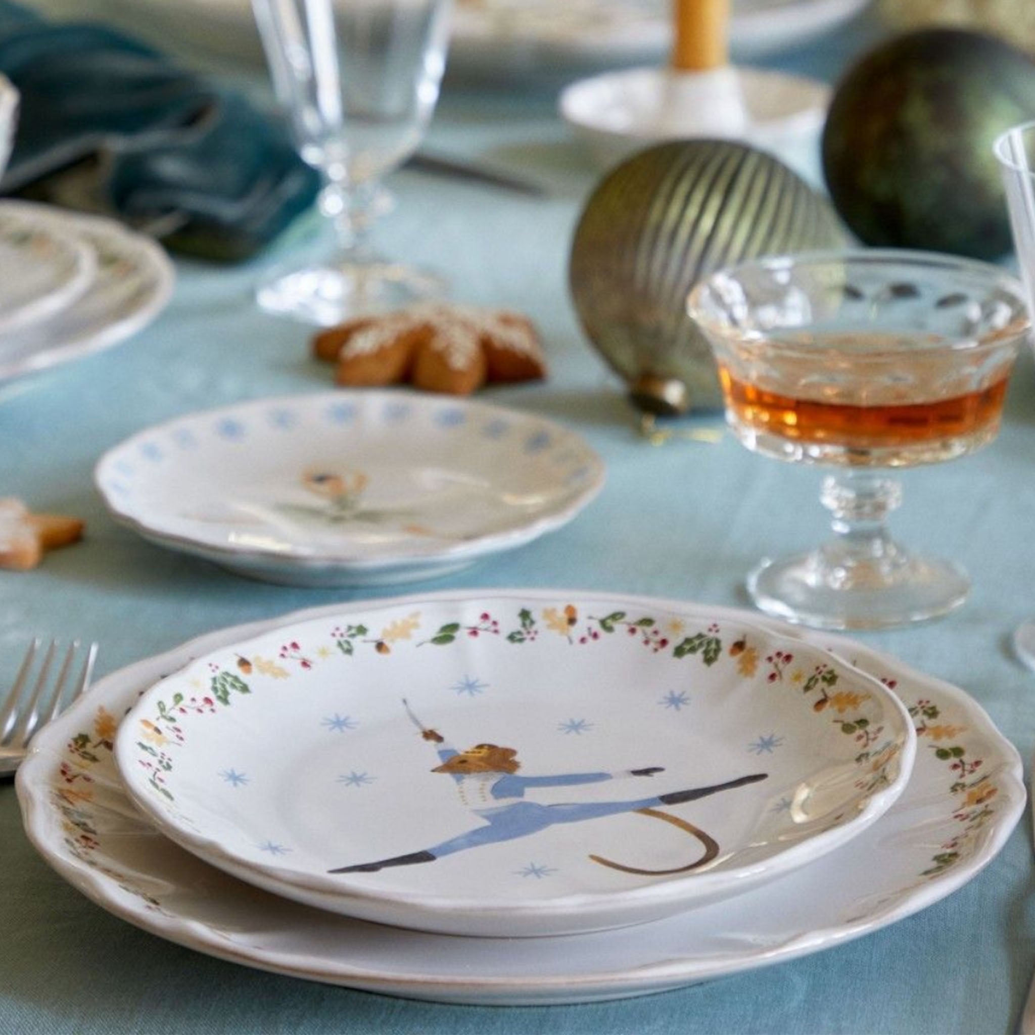 Salad plate nutcracker