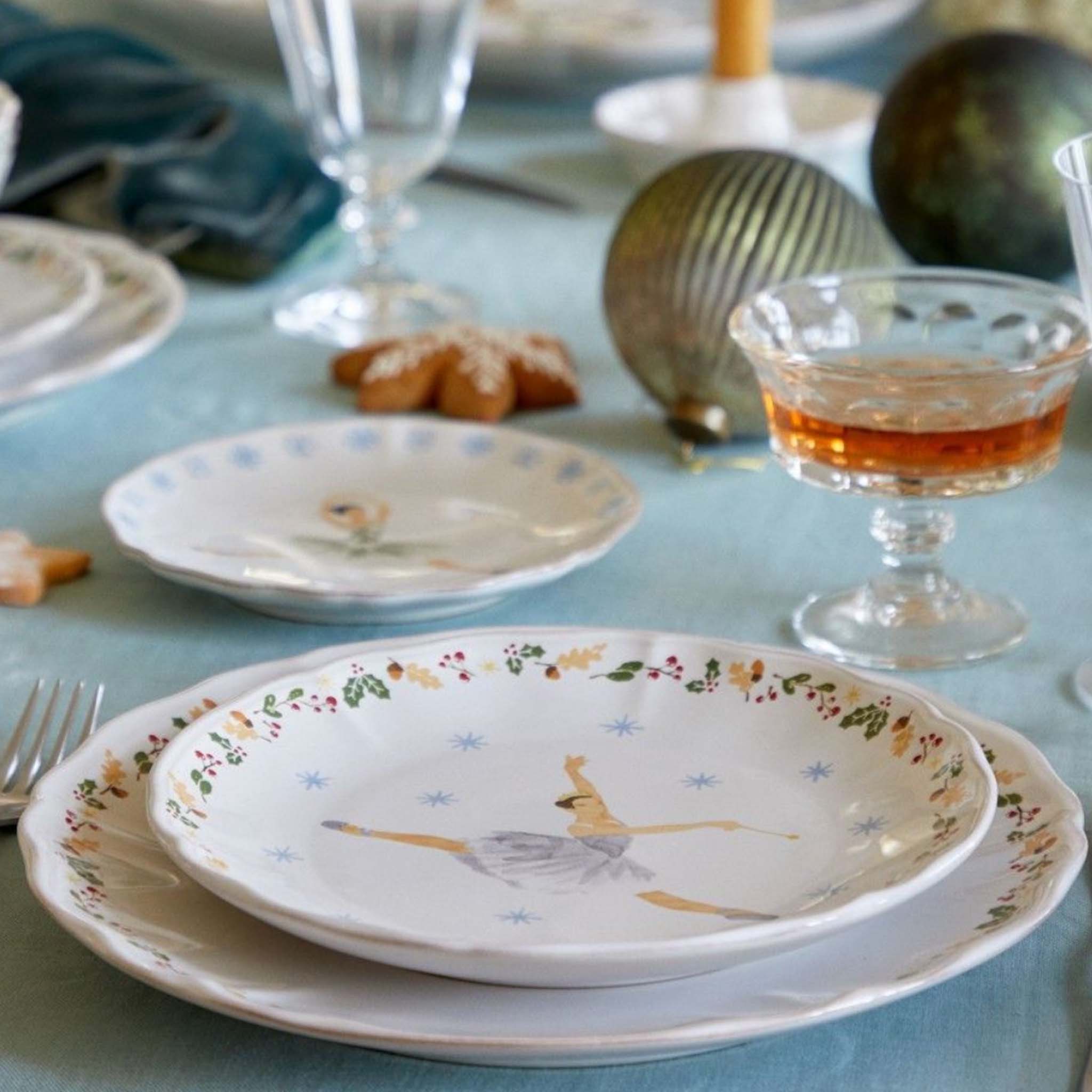 Salad plate nutcracker