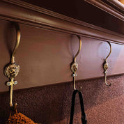 Lion Hook