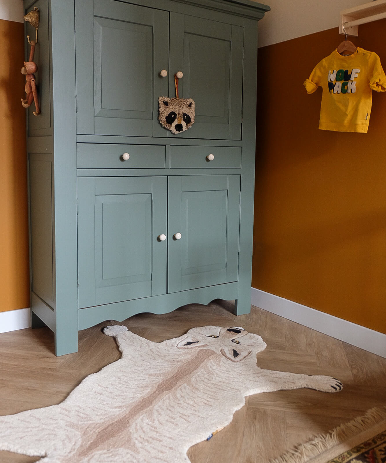 Rug Wolf Large