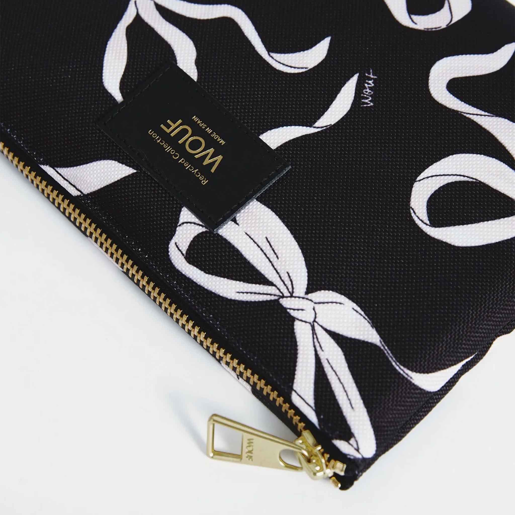 Carlota Pouch