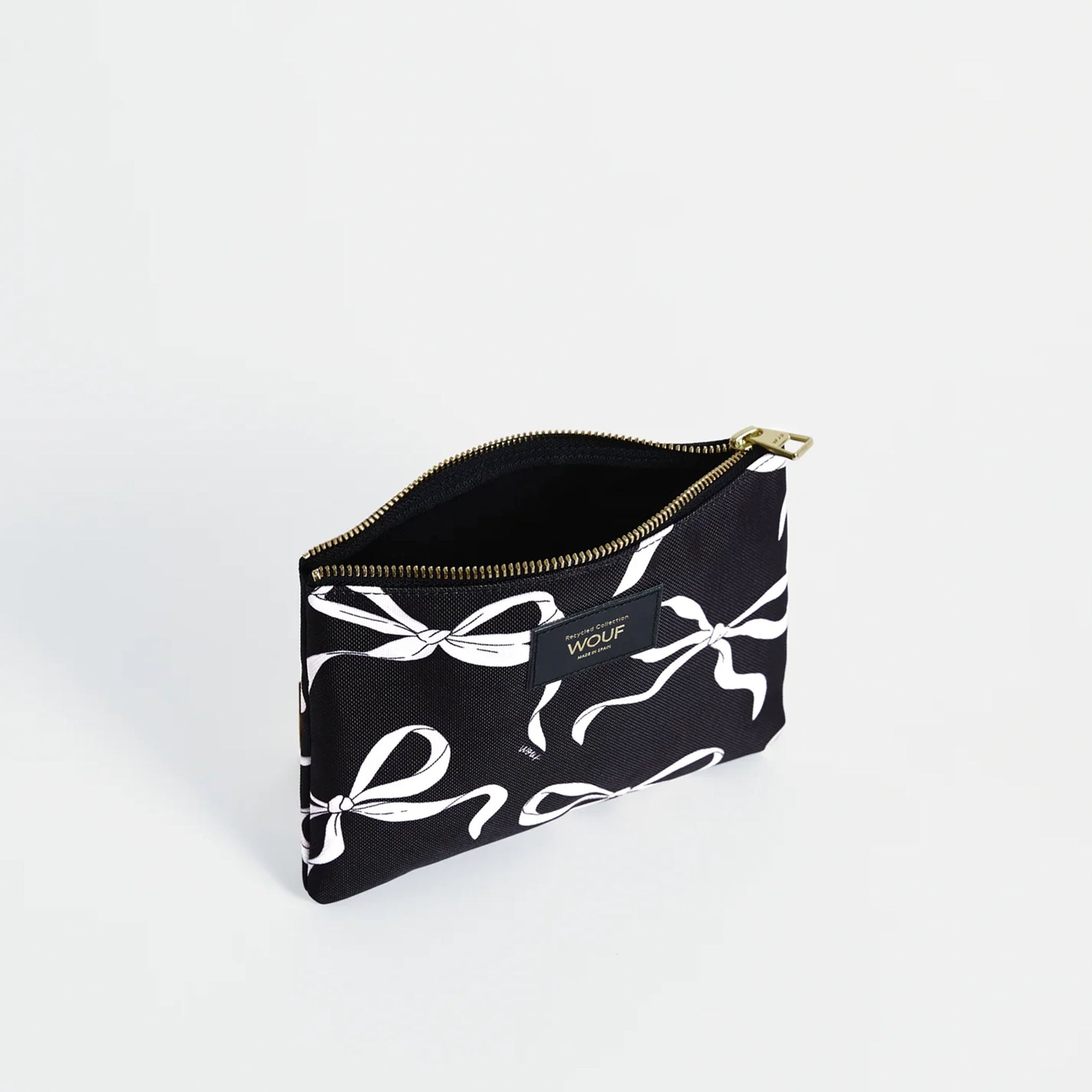 Carlota Pouch