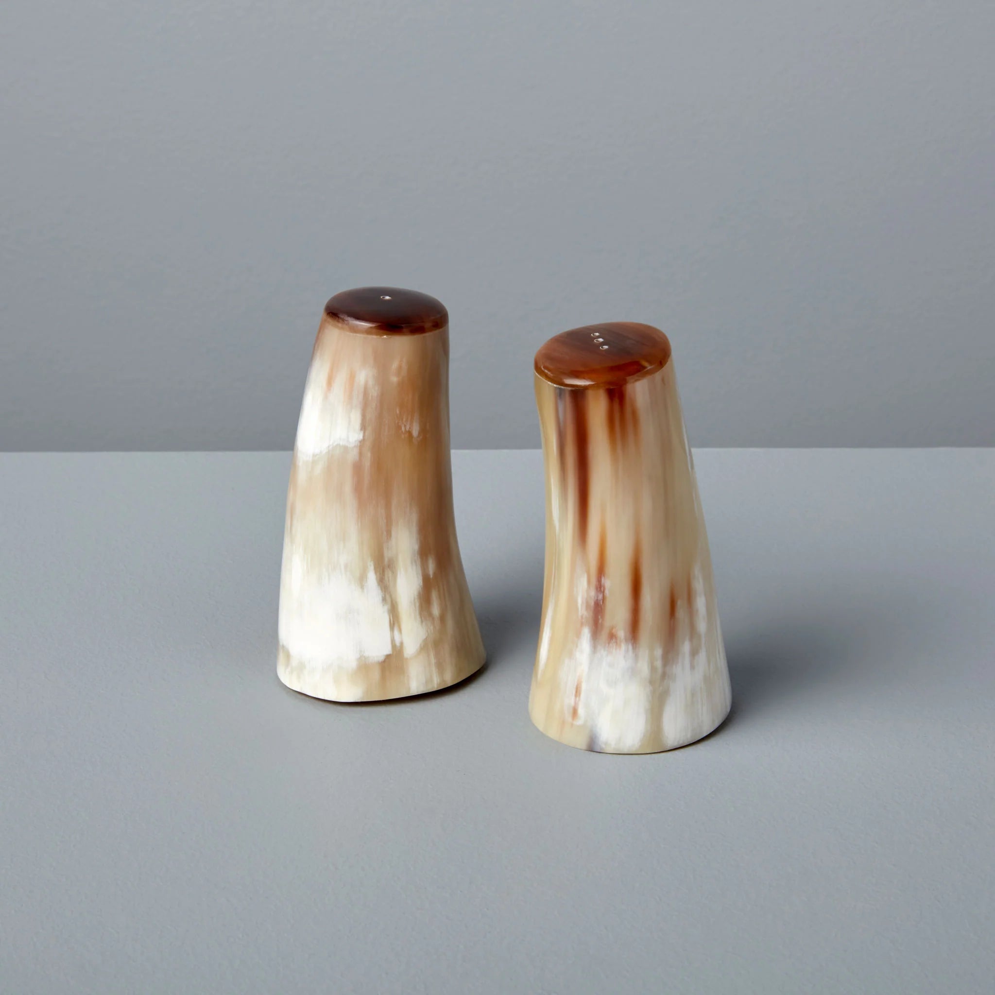 Be-Home_Horn-Salt-and-Pepper-Set-Small_070-14.webp