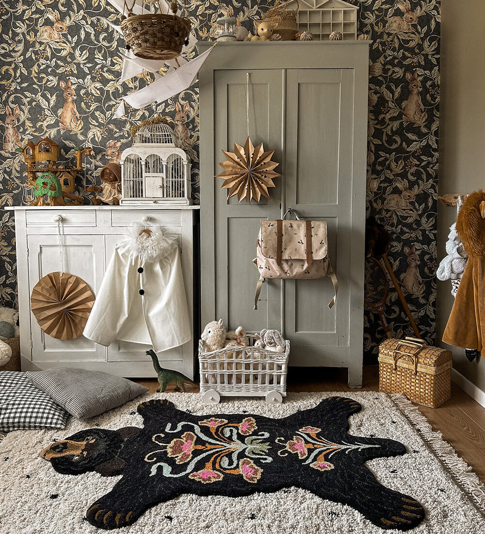 Blooming-Bear-Rug-Large-Doing-Goods-1.45.10.076.900.5-mafilledavril-1-web-3.jpg