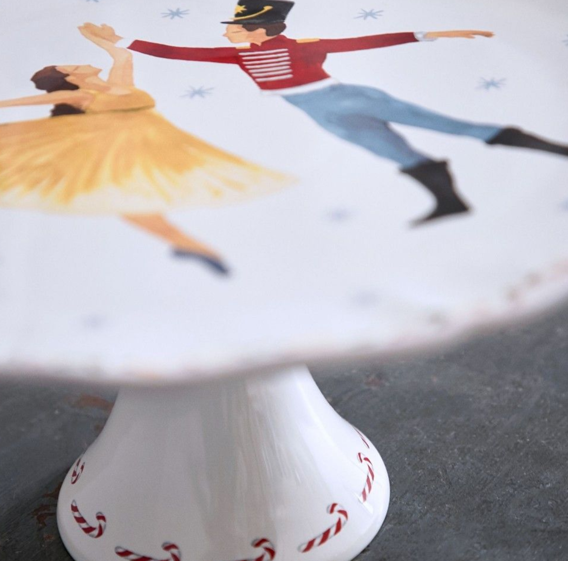 Nutcracker footed plate