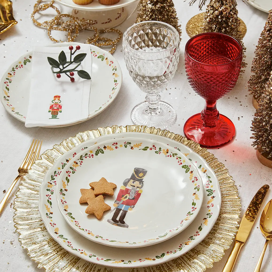 Holidays_celebration_table.webp