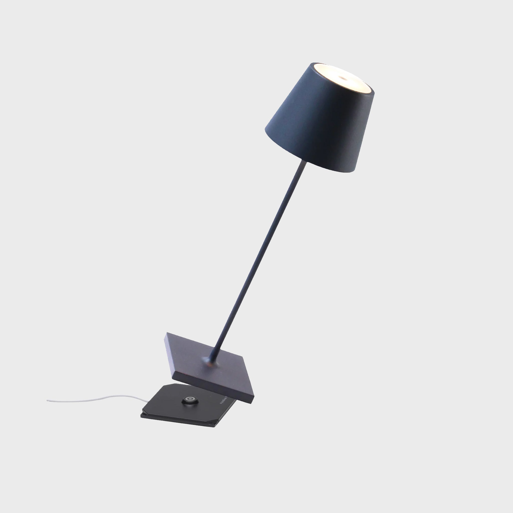 Lamp2_8870013c-2339-4cfe-bd8e-8e3ecde8294b.jpg
