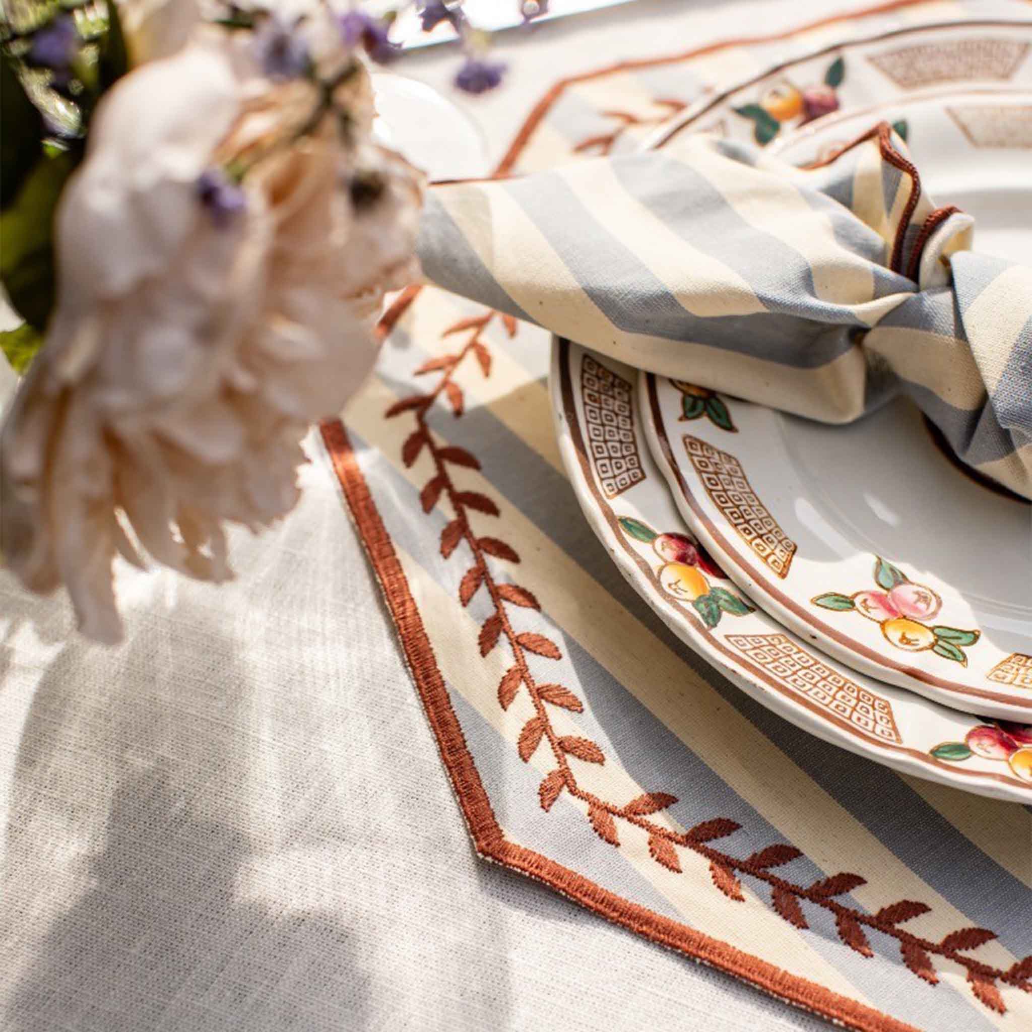 Laura_placemat_light_blue_1.jpg