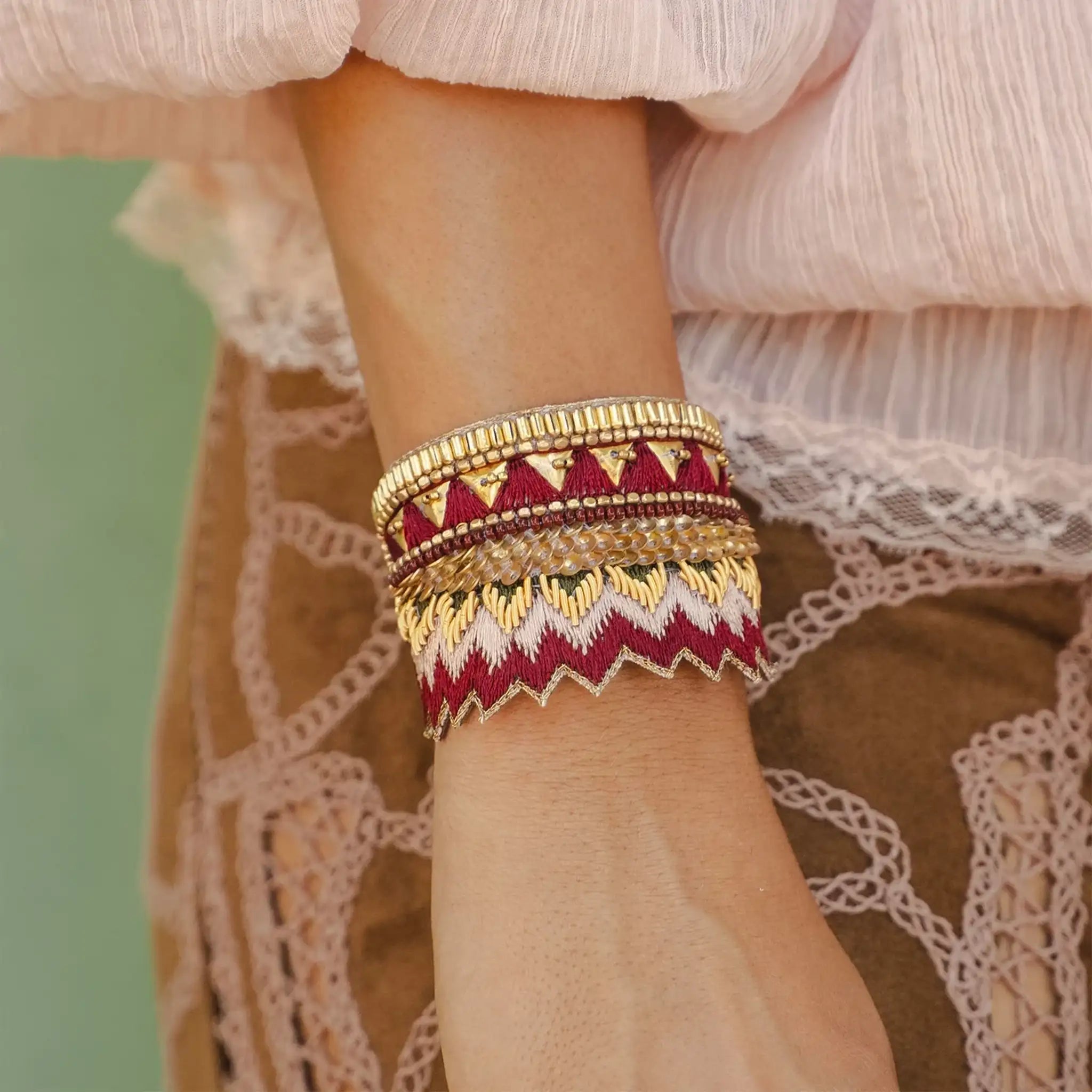 Maheswari_classic_bracelet_burgundy.webp