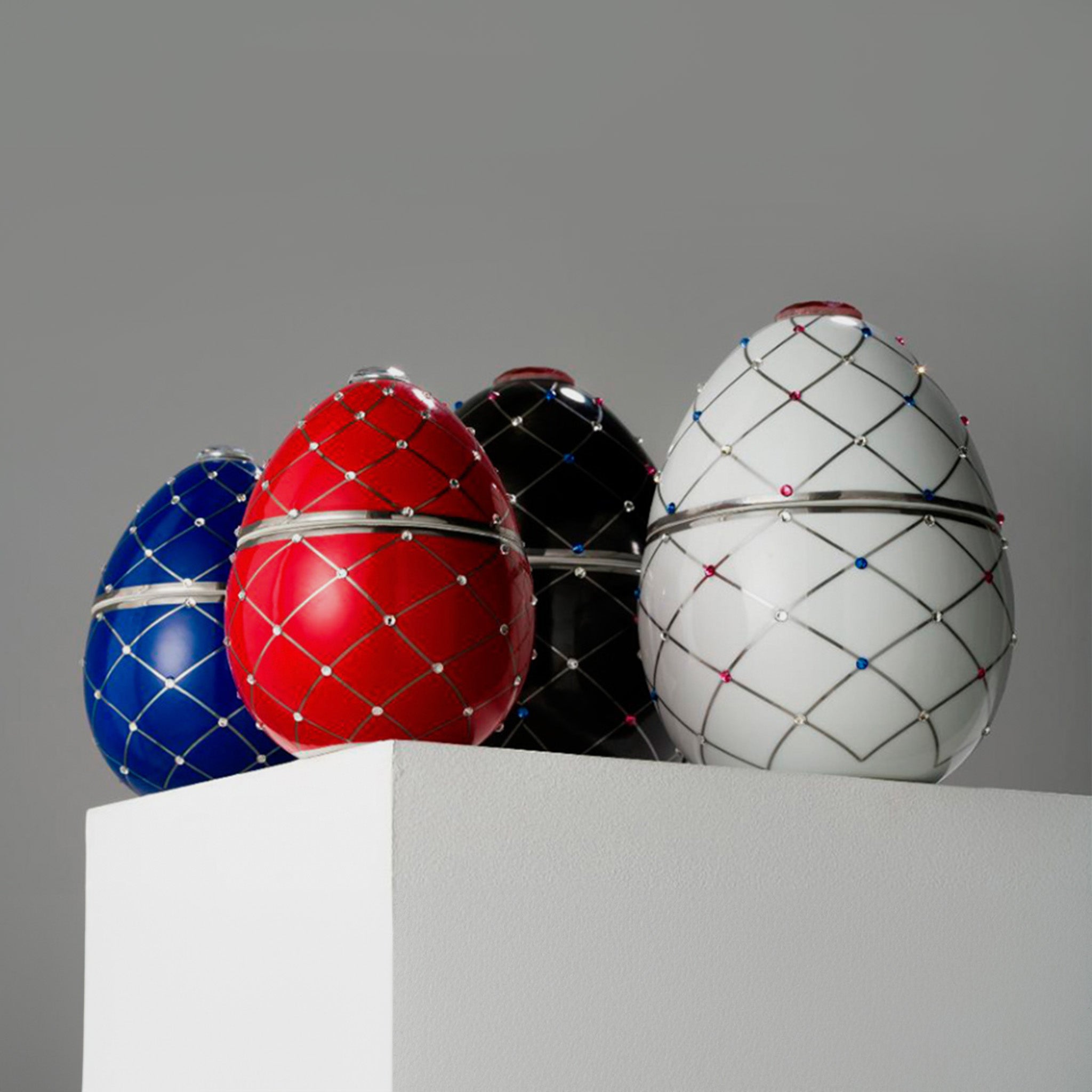 Ladenac Bois de Roussie candle, Silver Stripes Red, Green and Blue