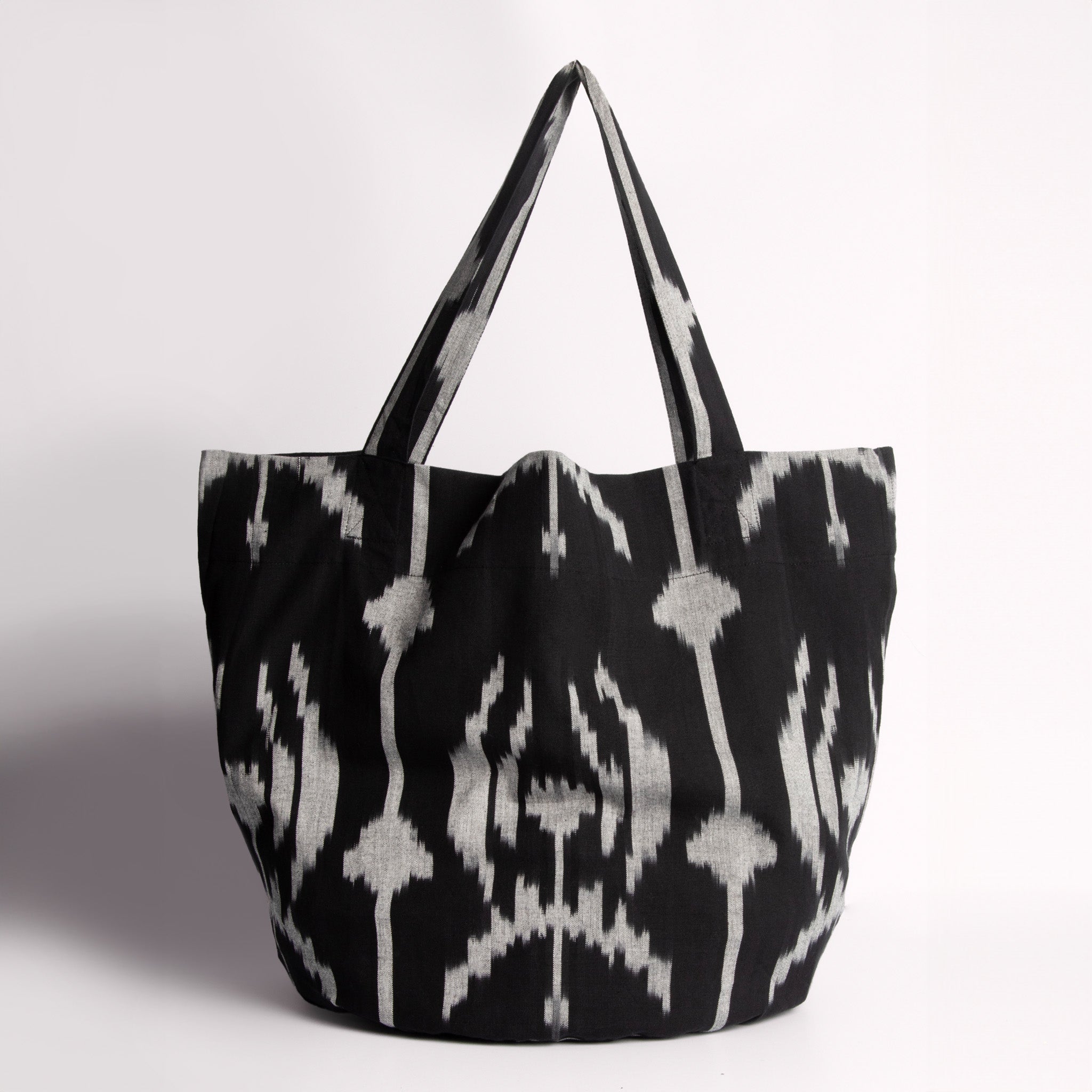 blacktote.jpg