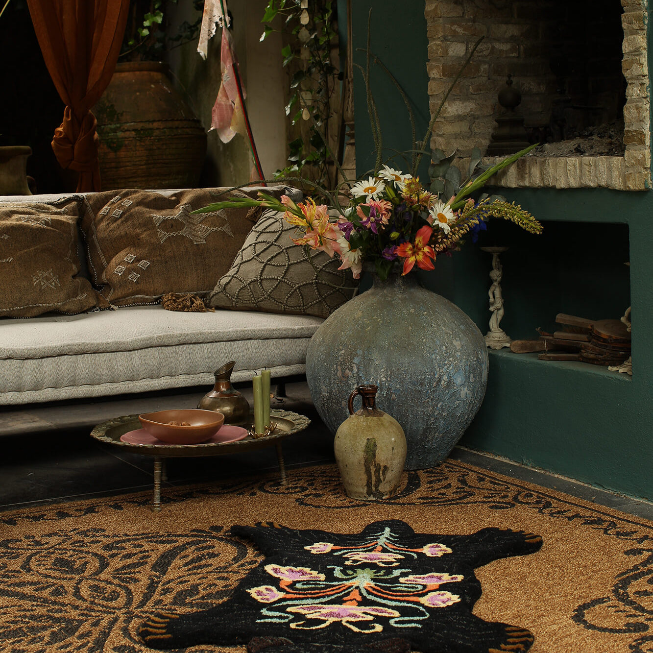 blooming-black-bear-rug-small-AW21-1.45.10.077.900.3-web.jpg