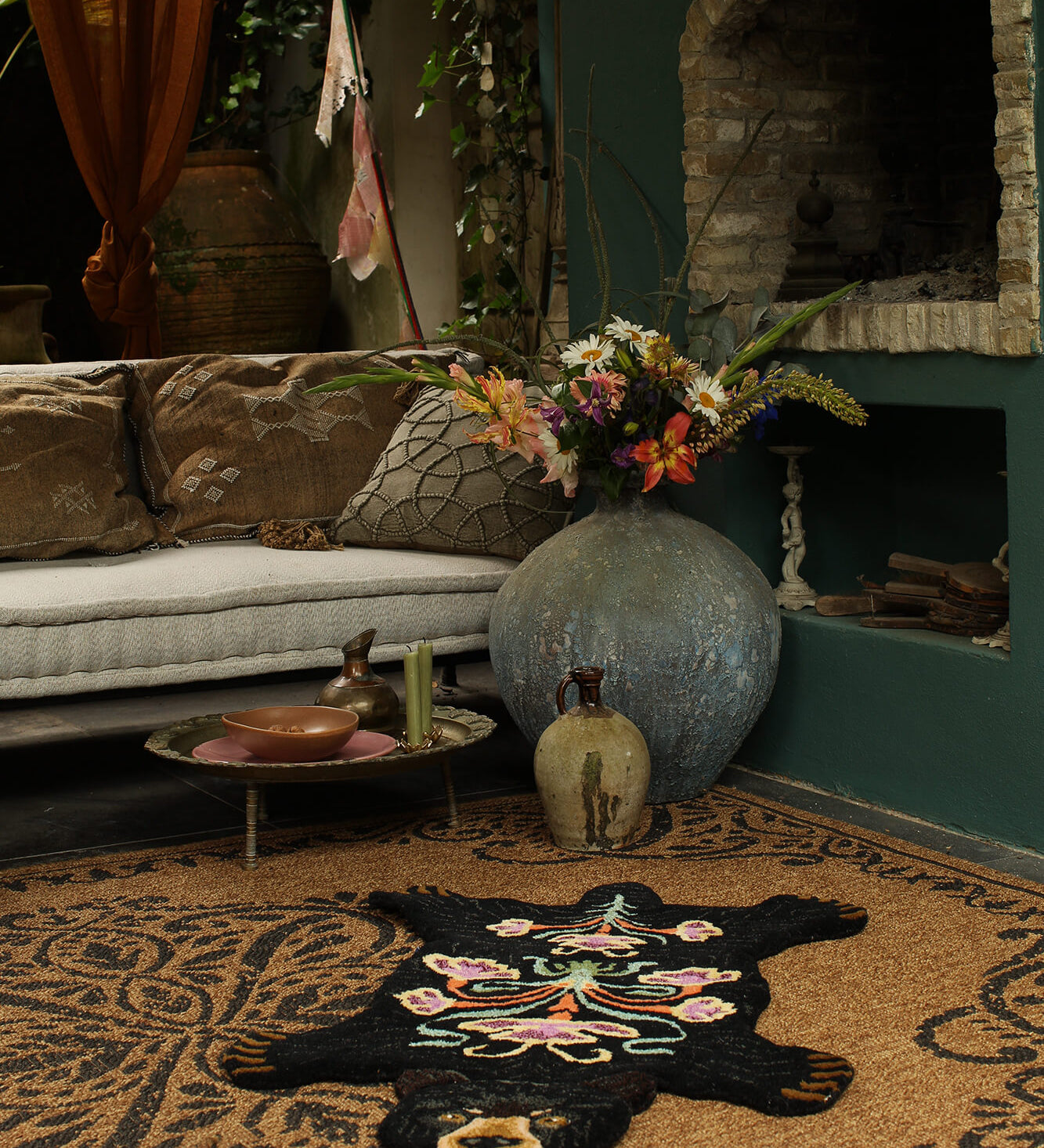 blooming-black-bear-rug-small-AW21-1.45.10.077.900.3-web.jpg