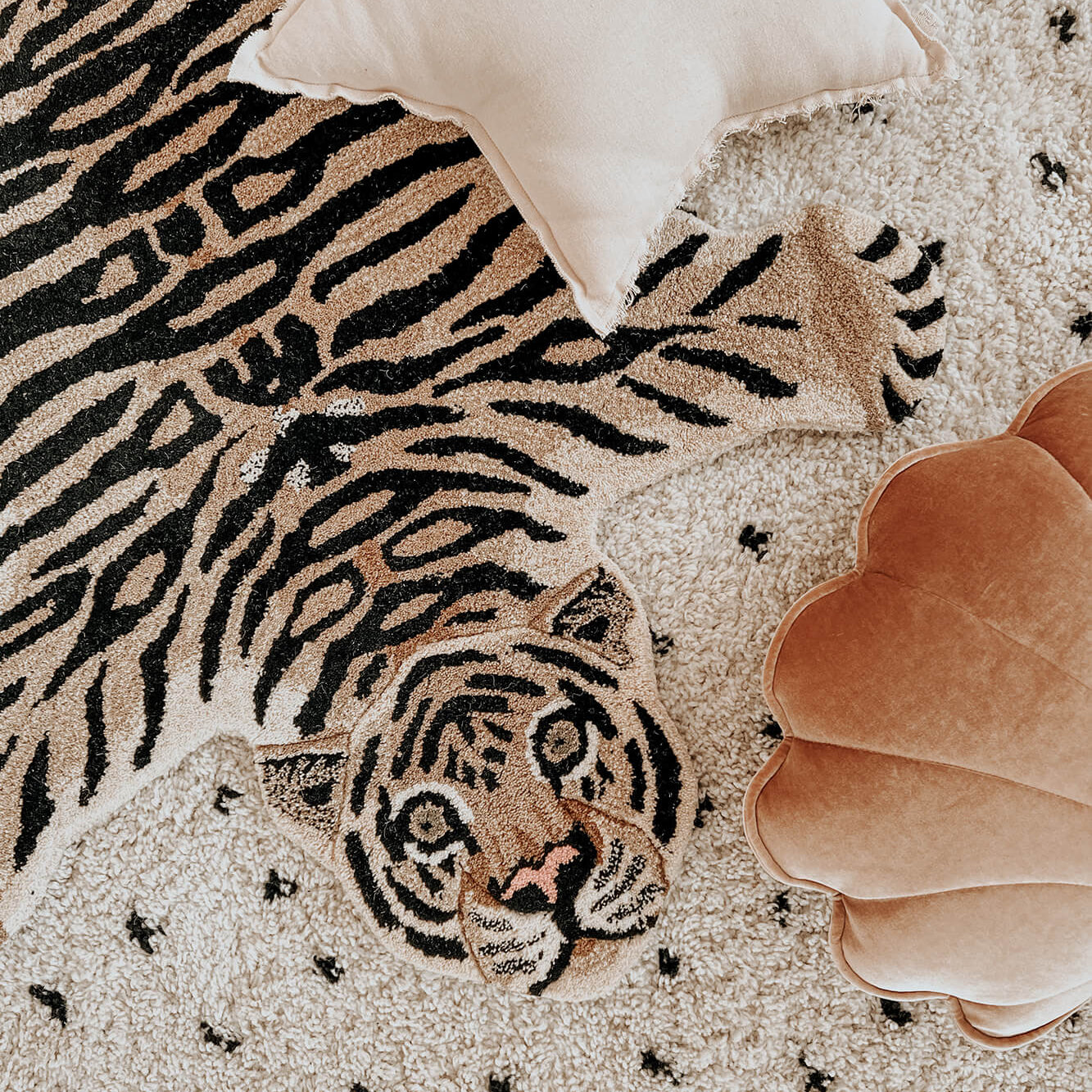 drowsy-tiger-rug-large-front-doing-goods-1.45.10.004.700.5-sh-1-web.jpg