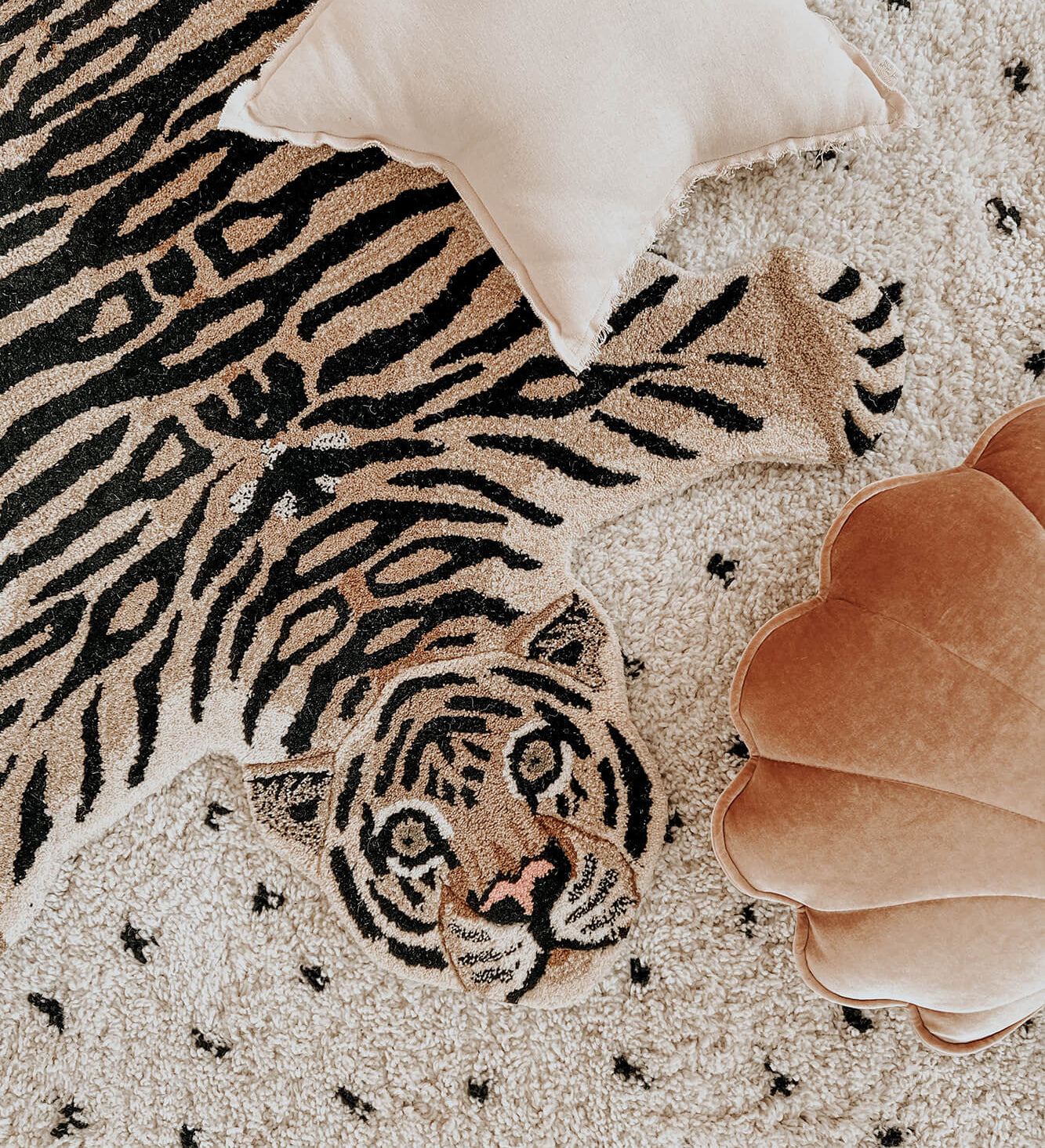 drowsy-tiger-rug-large-front-doing-goods-1.45.10.004.700.5-sh-1-web.jpg