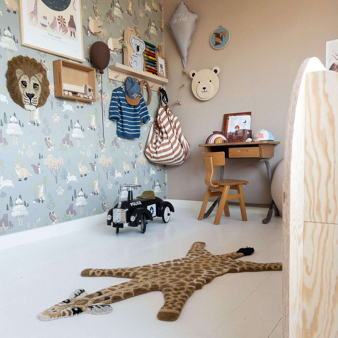 gimpy-giraffe-rug-small-doing-goods-1.45.10.013.150.3-AF-2-web.jpg