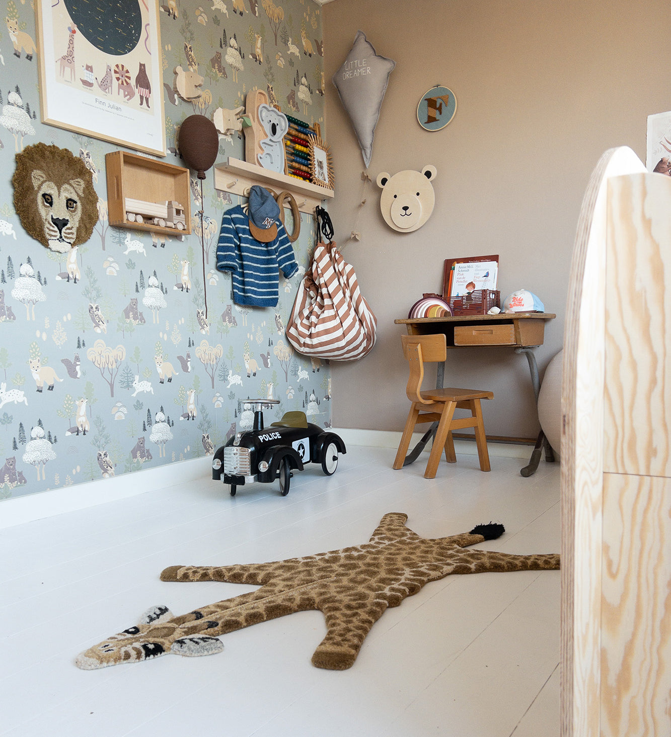 gimpy-giraffe-rug-small-doing-goods-1.45.10.013.150.3-AF-2-web.jpg