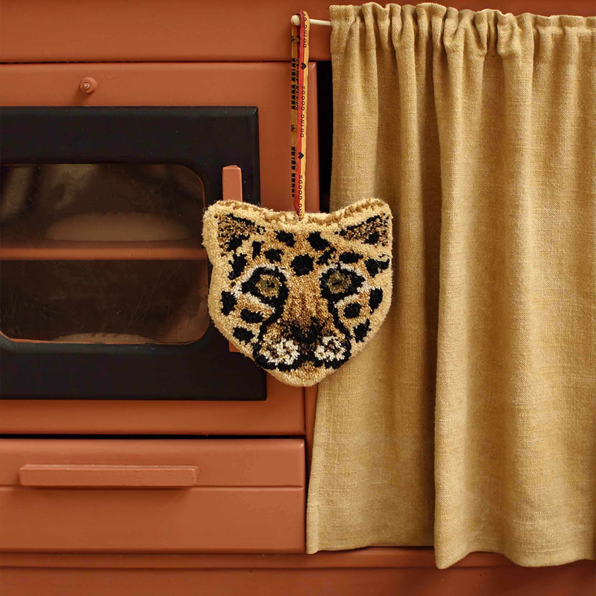 leopard_gift_hanger_1.jpg