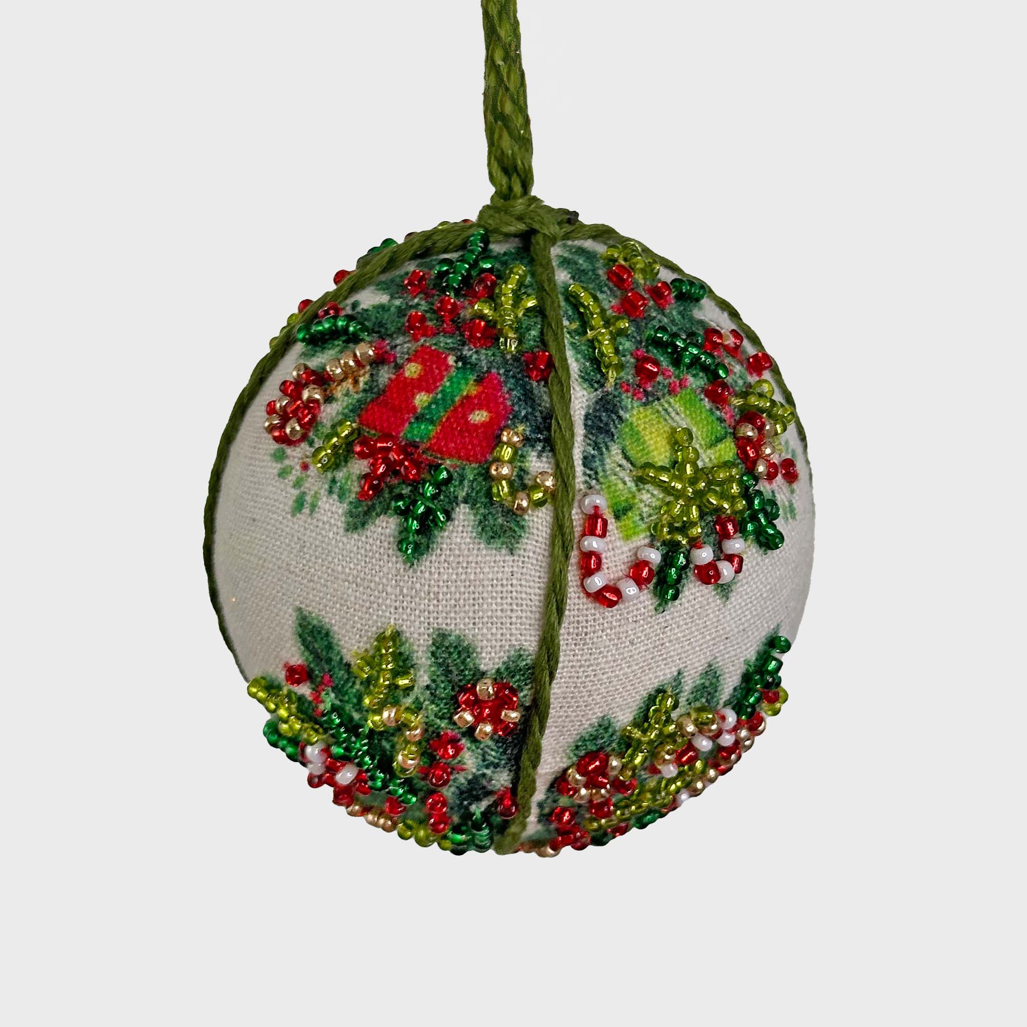 Cotton Ball with beaded fir and gifts 7 cm