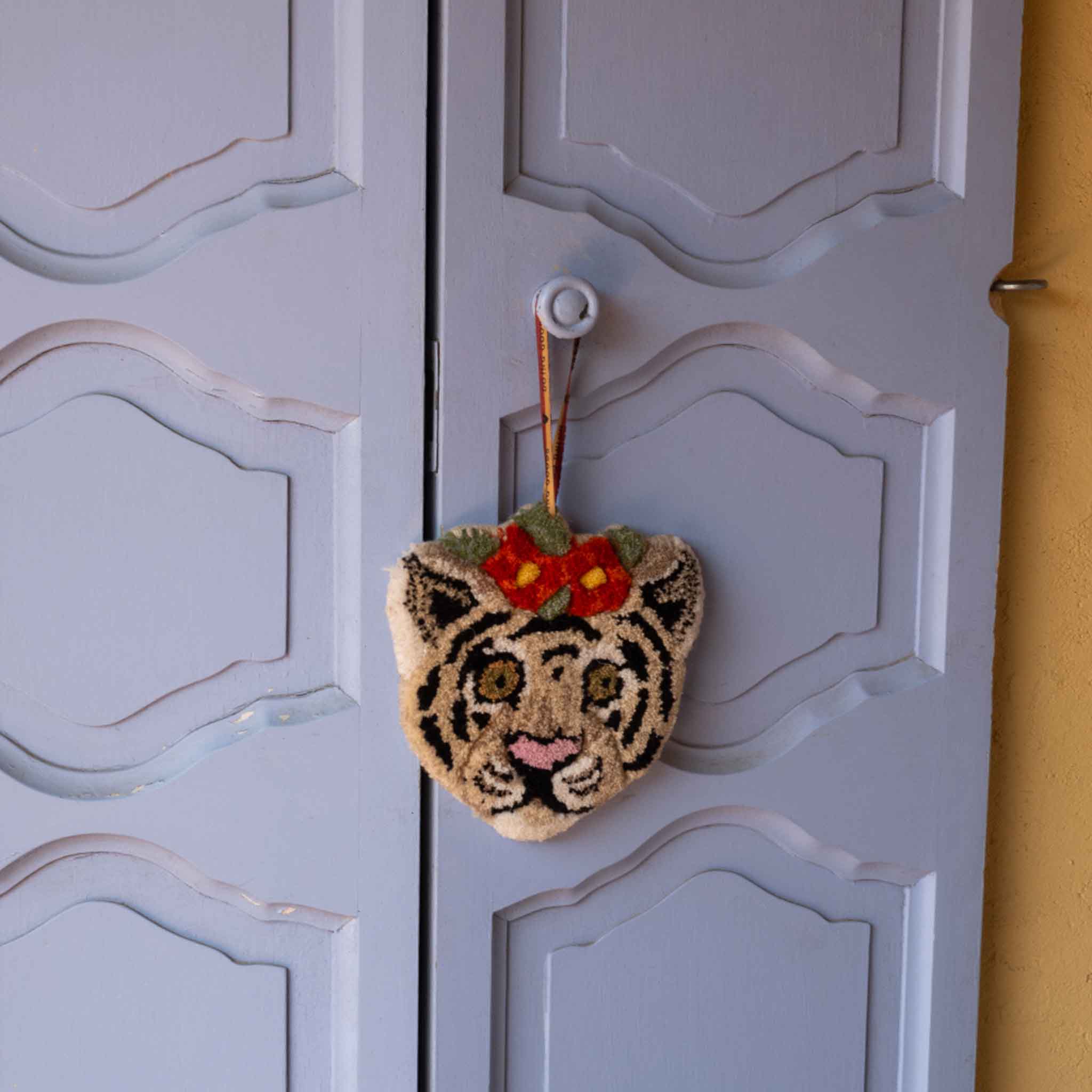 Floral White Tiger Hanger